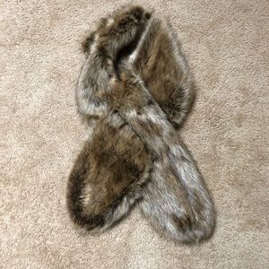 NWT Faux Fur Collar